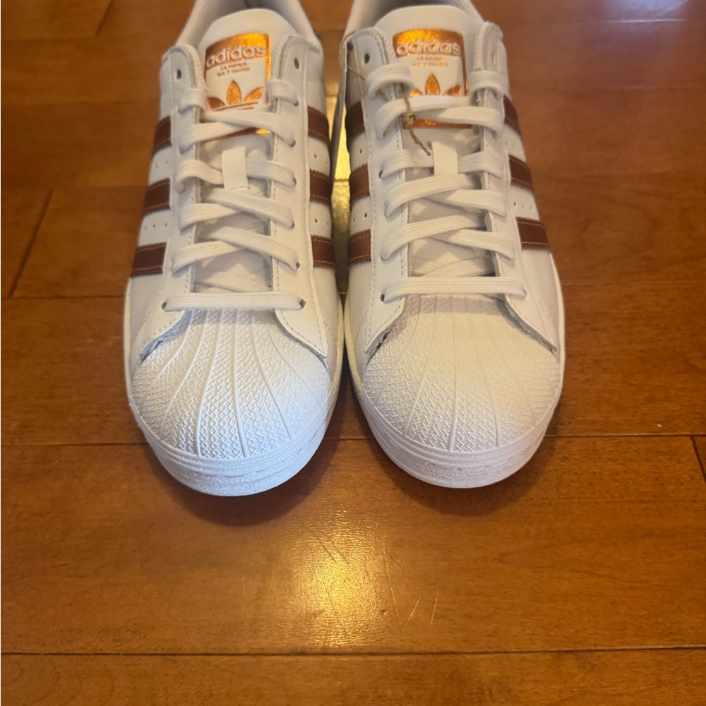 Adidas Superstar sneakers white with copper stripes size 8 - Picture 3 of 5